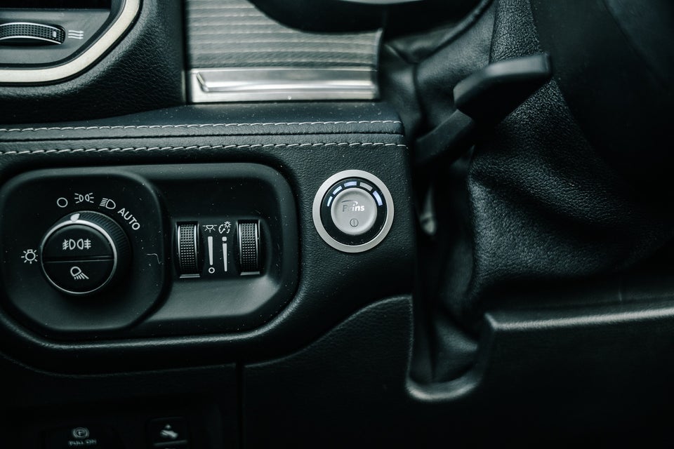 Dodge RAM 1500 5,7 V8 Laramie Crew Cab aut. 4x4 4d