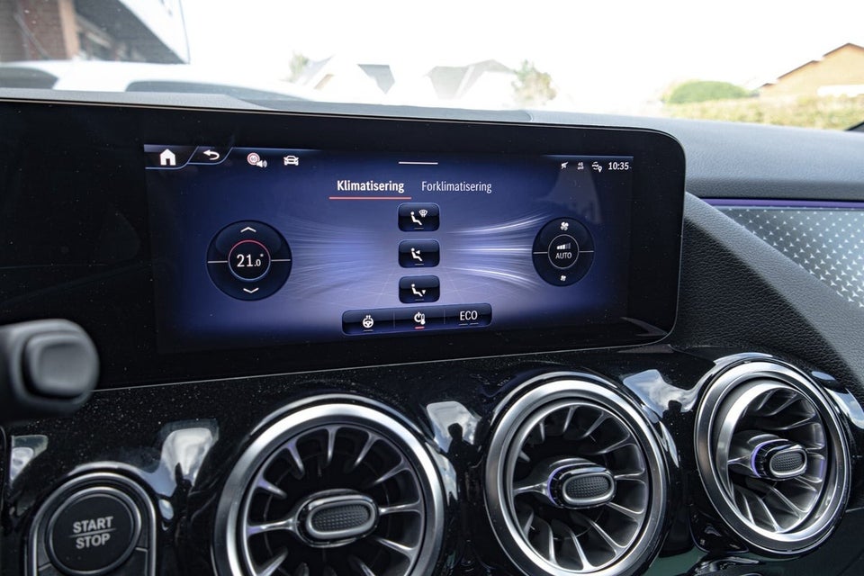 Mercedes EQA300 4Matic 5d