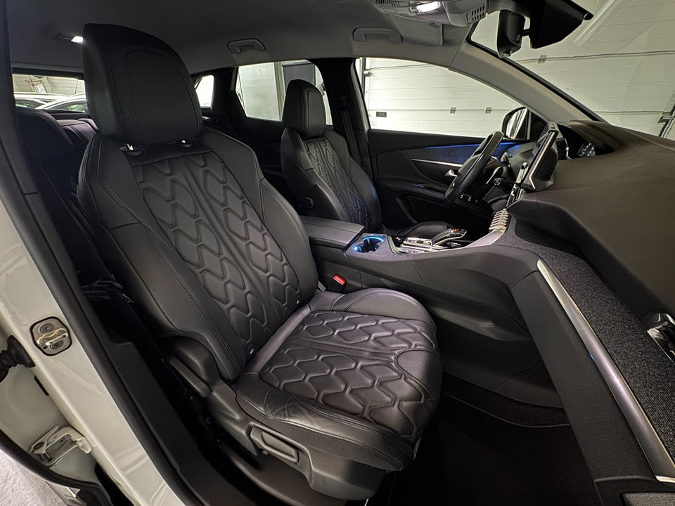 Peugeot 3008 1,6 Hybrid4 Allure Pack Limited EAT8 5d