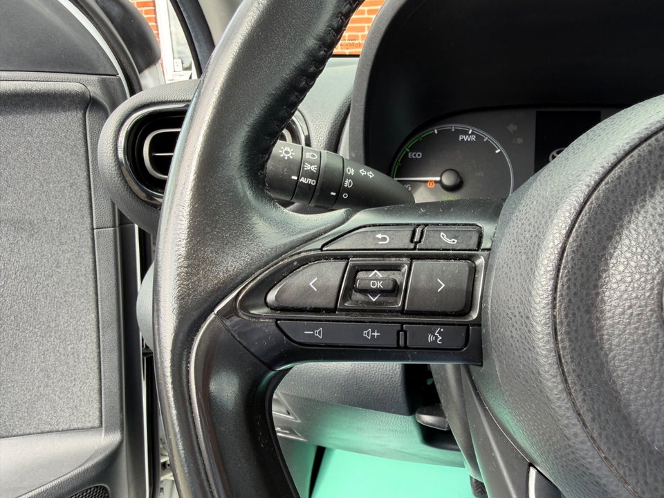 Toyota Yaris 1,5 Hybrid H3 e-CVT 5d