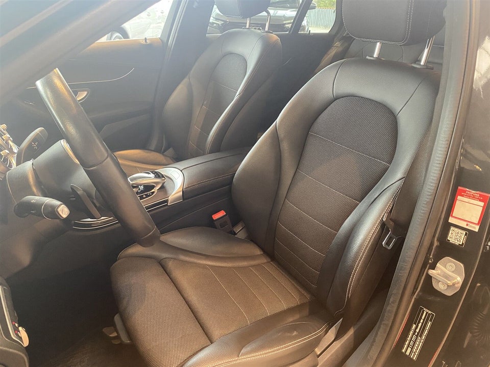 Mercedes C300 de 2,0 AMG Line stc. aut. 5d