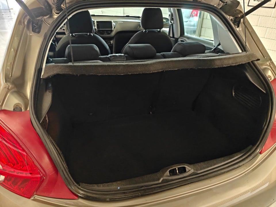 Peugeot 208 1,6 e-HDi 92 Active 5d