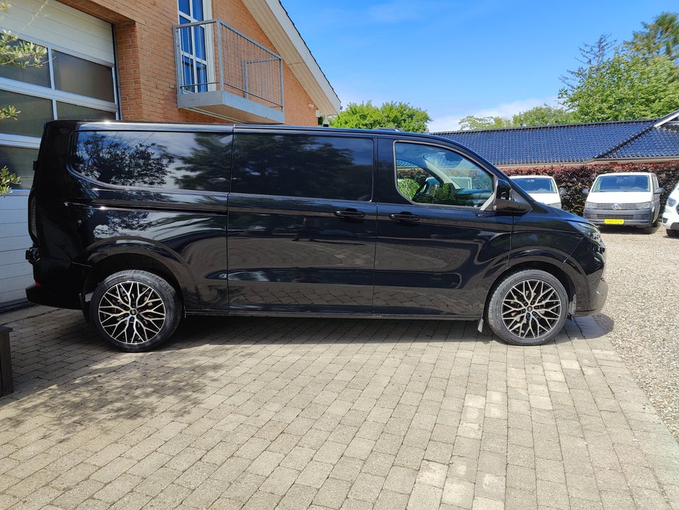 Ford Transit Custom 300L 2,0 EcoBlue Limited aut.