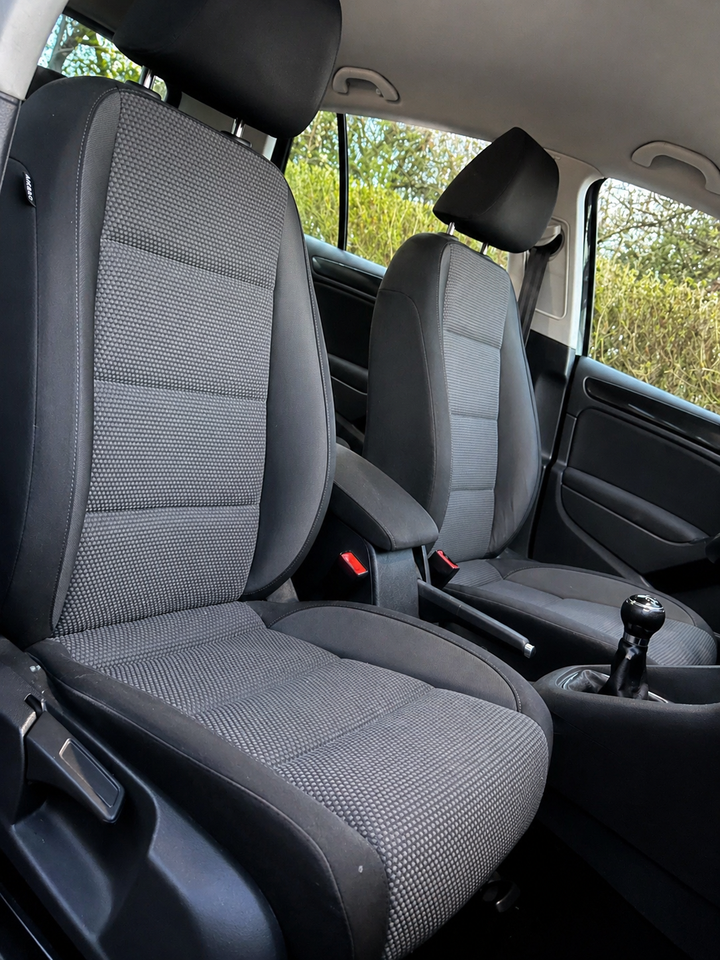 VW Golf VI 1,6 TDi 105 Highline BMT 5d