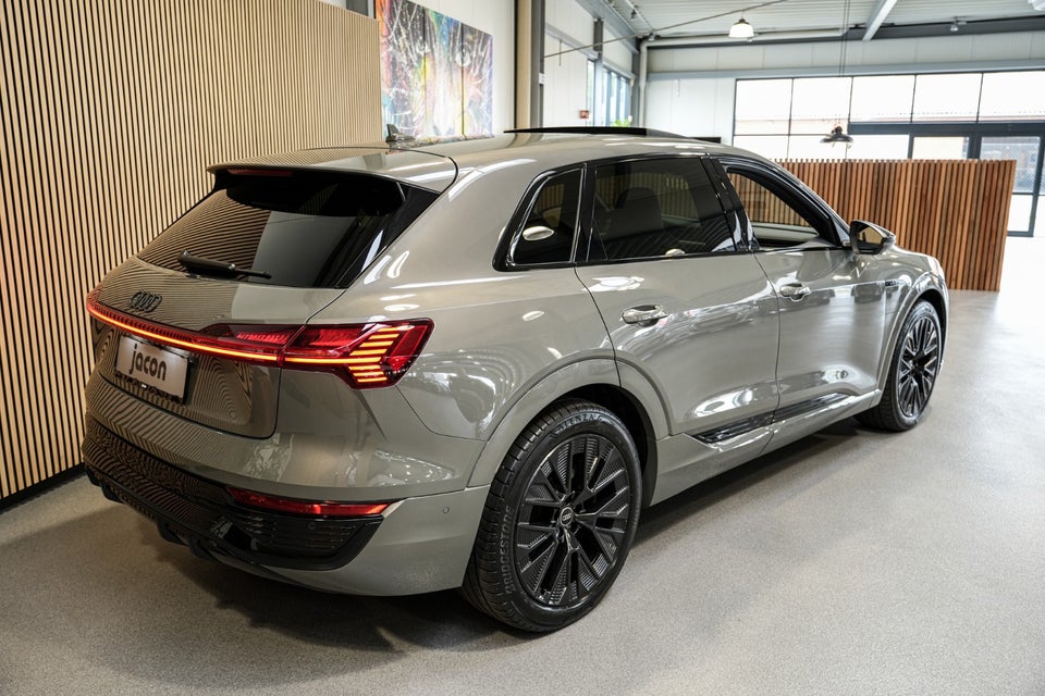 Audi Q8 e-tron 55 S-line quattro 5d
