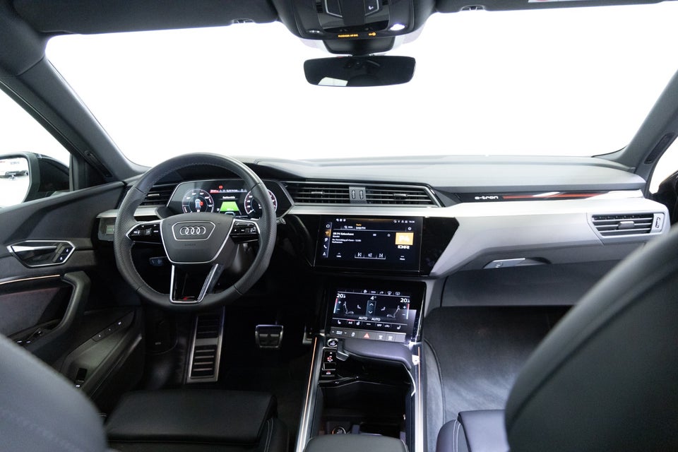 Audi Q8 e-tron 55 S-line quattro 5d