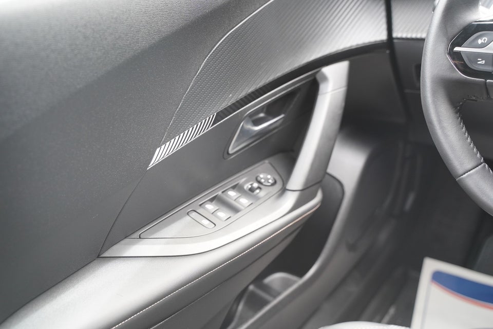 Peugeot 2008 1,2 PureTech 130 Allure EAT8 5d