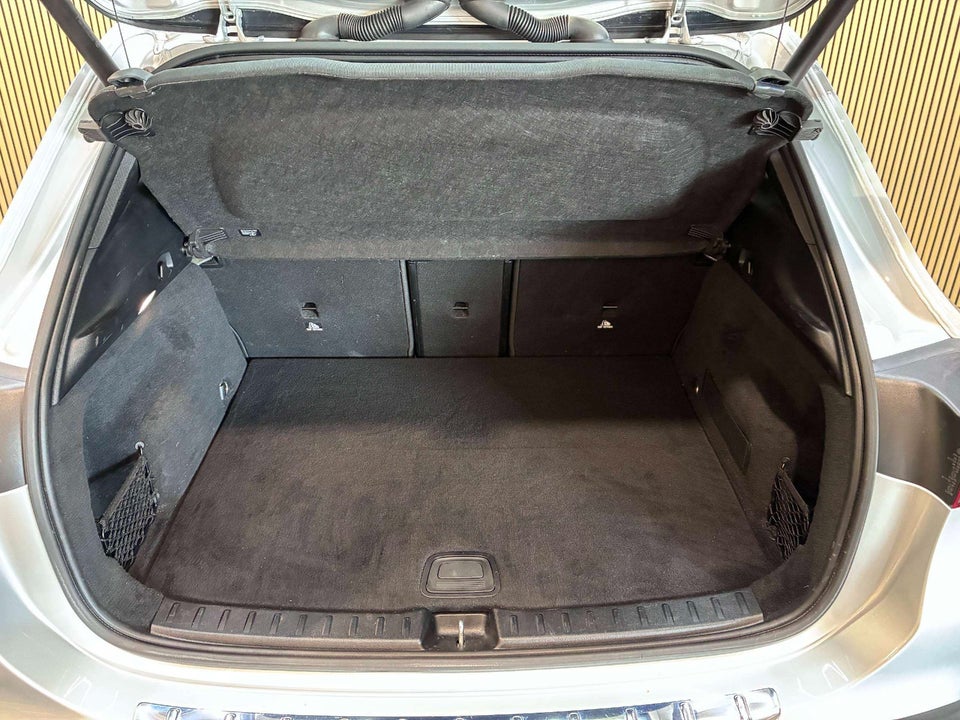 Mercedes EQA300 Progressive 4Matic 5d