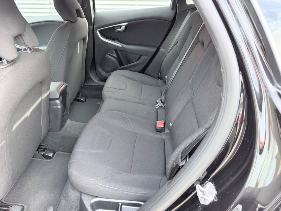Volvo V40 2,0 D2 120 Kinetic 5d