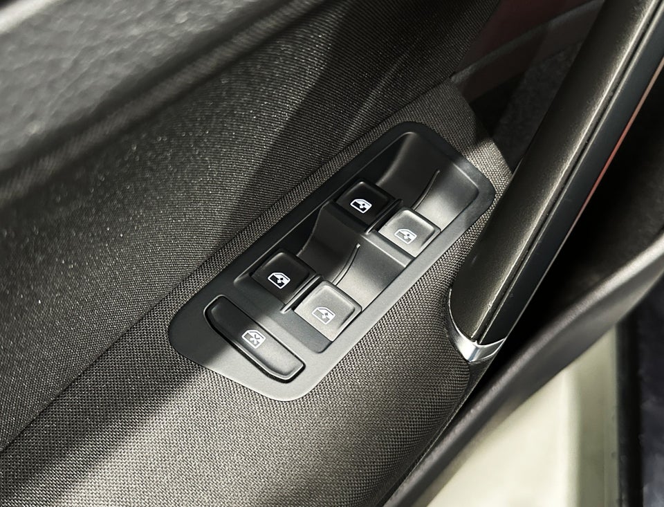 VW Golf VII 1,6 TDi 115 IQ.Drive Variant DSG 5d