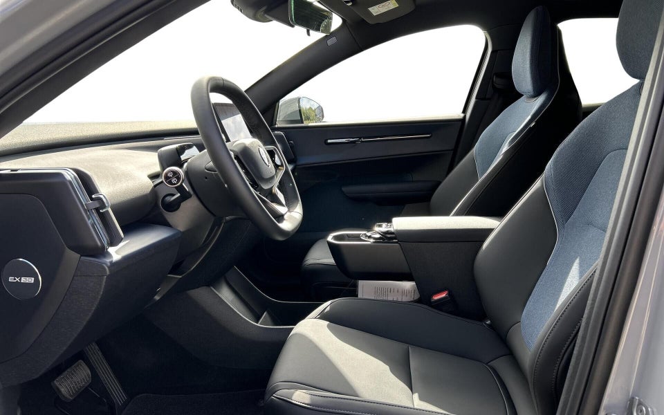 Volvo EX30 Standard Range Core 5d