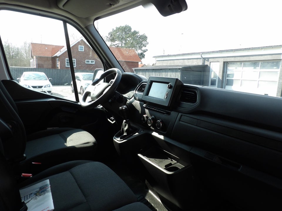 Renault Master IV T35 2,3 dCi 180 L3H3 Kassevogn