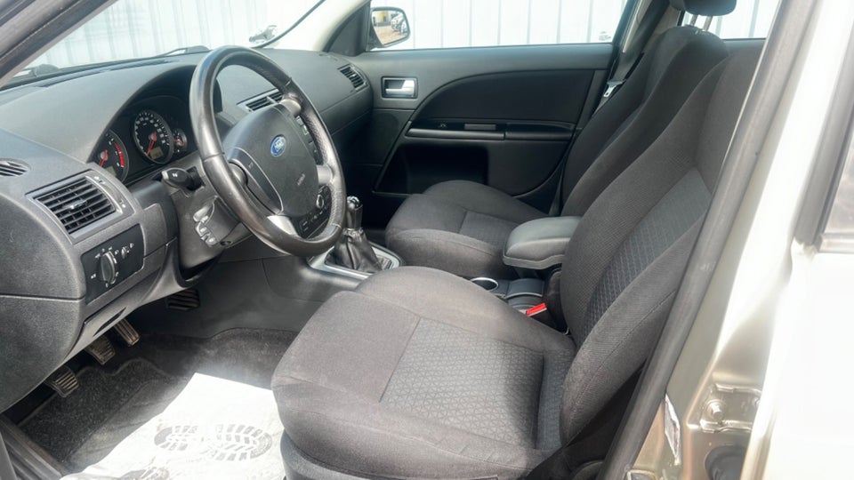 Ford Mondeo 2,0 145 Ambiente 5d