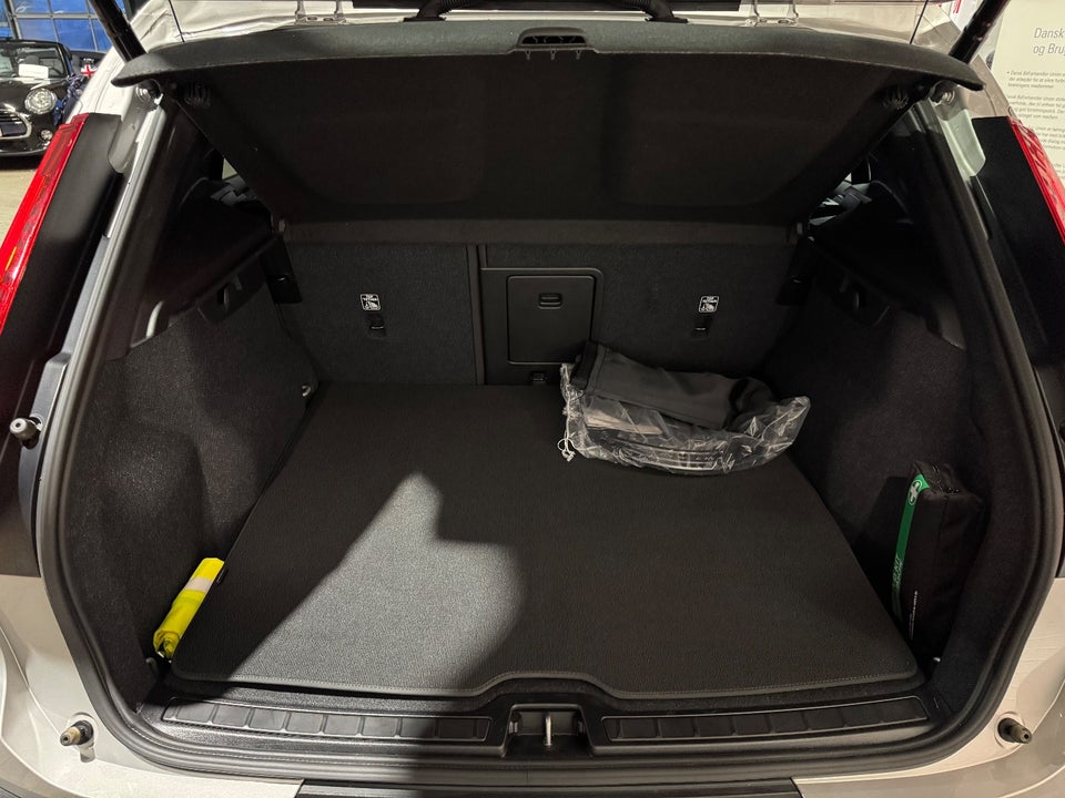 Volvo XC40 ReCharge Extended Range Plus 5d