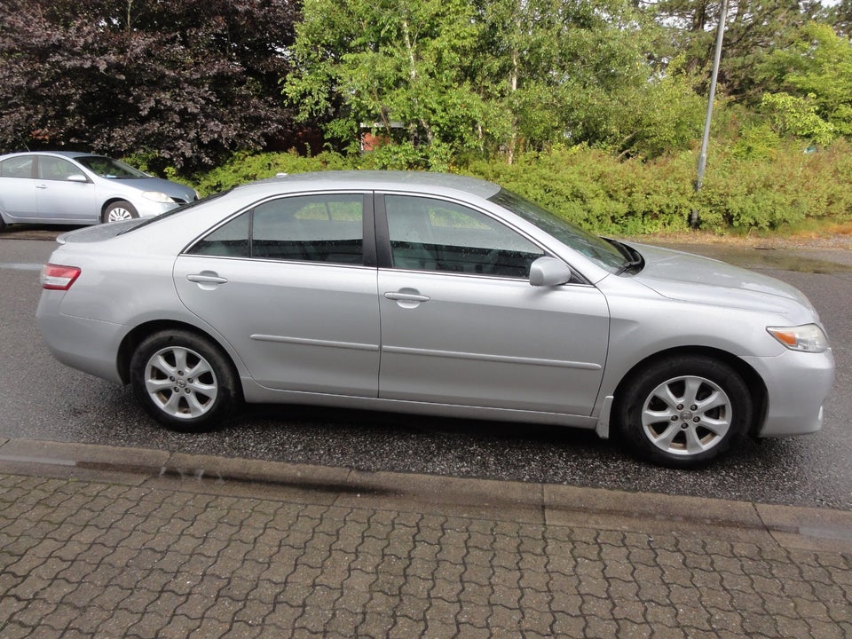 Toyota Camry 2,4 aut. 4d