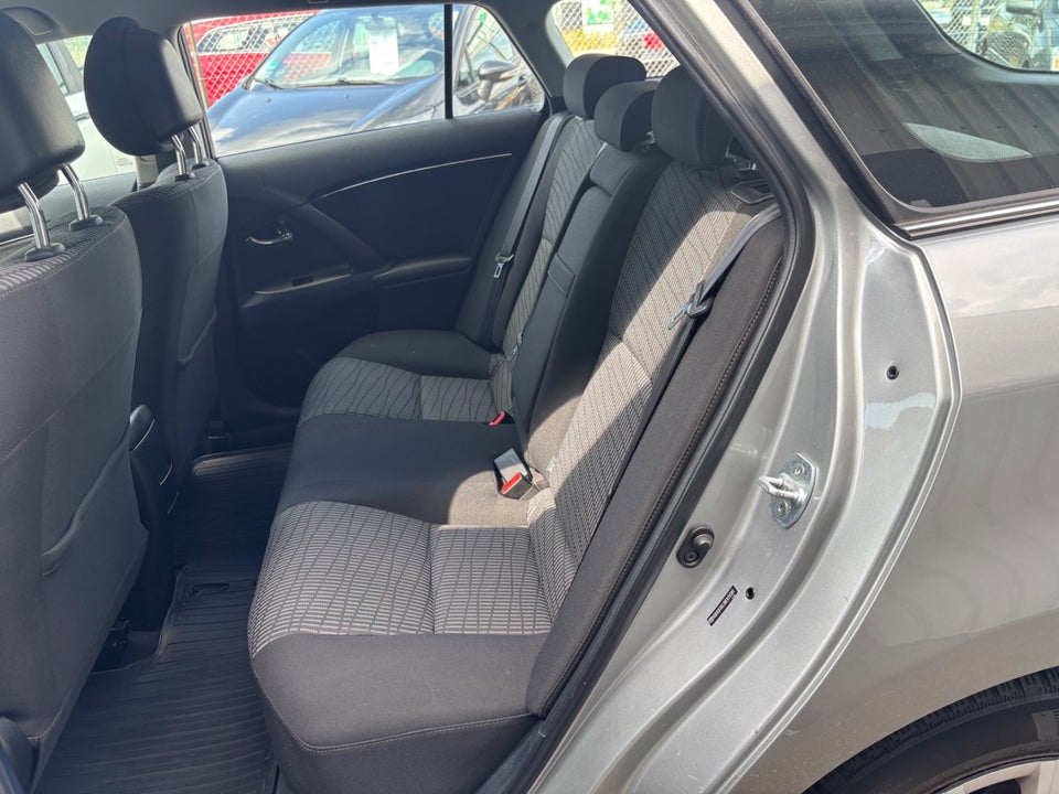 Toyota Avensis 2,0 D-4D TX stc. 5d