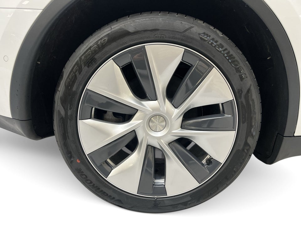 Tesla Model Y Long Range AWD 5d