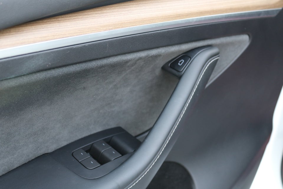 Tesla Model Y RWD 5d