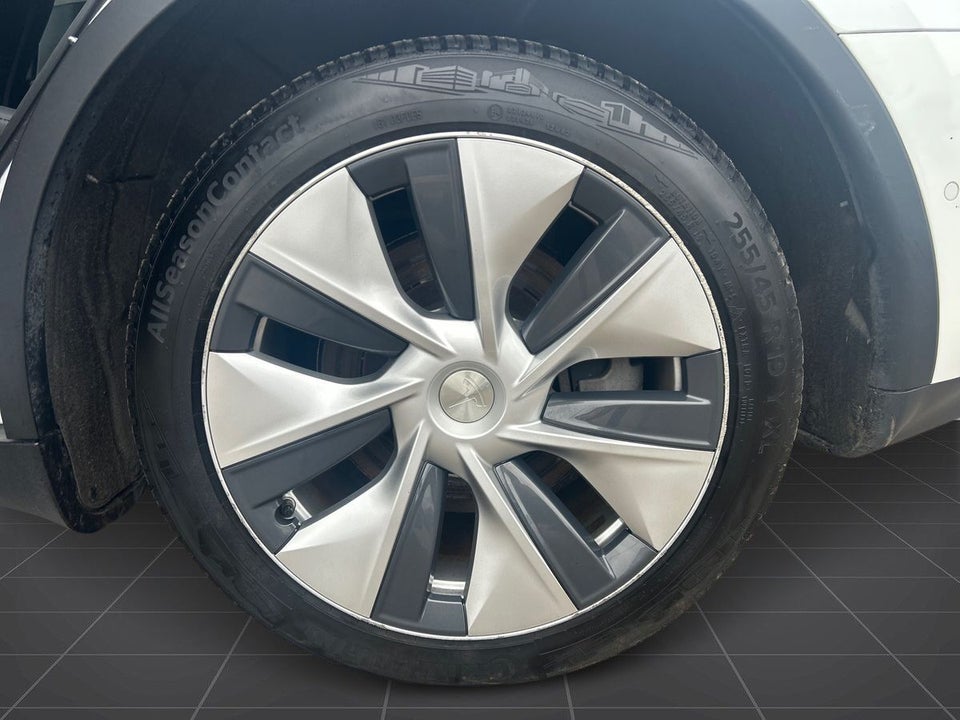 Tesla Model Y Long Range AWD 5d