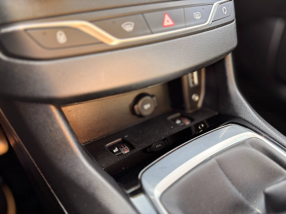 Peugeot 308 1,6 BlueHDi 120 Allure Sky 5d