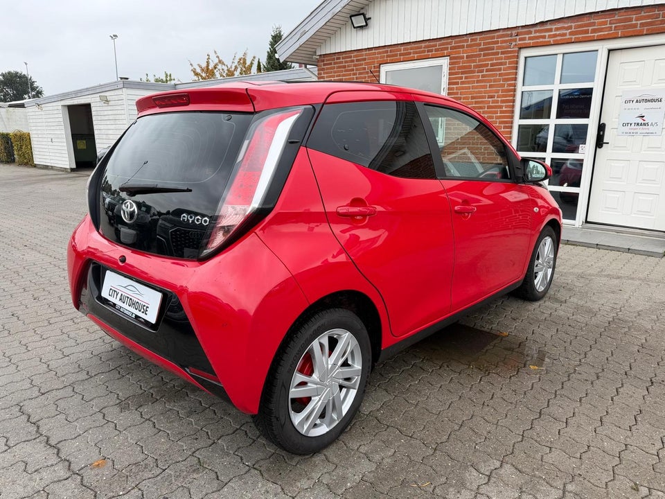 Toyota Aygo 1,0 VVT-i x-wave Sky 5d