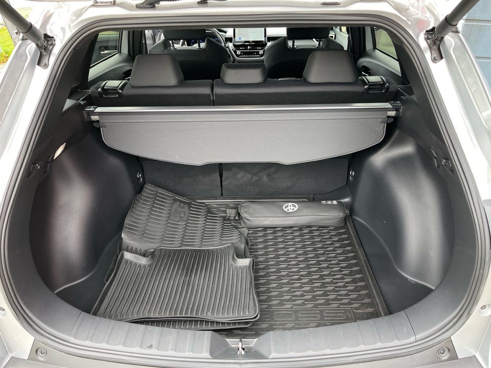 Toyota Corolla Cross 1,8 Hybrid Style Comfort CVT 5d