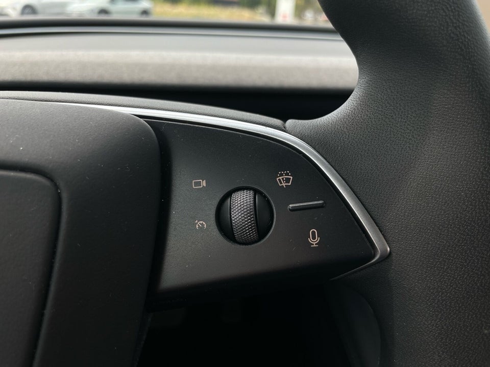 Tesla Model 3 RWD 4d