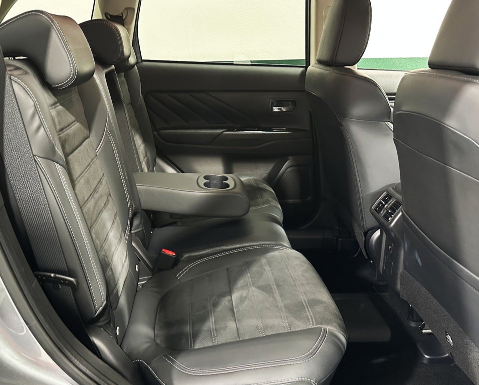 Mitsubishi Outlander 2,4 PHEV Instyle CVT 4WD 5d
