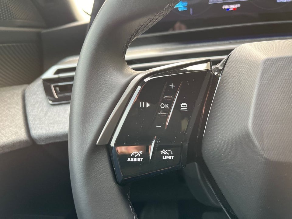 Peugeot e-5008 77 Allure Pack 7prs 5d