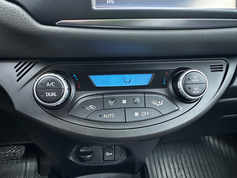 Toyota Yaris 1,5 Hybrid CHIC e-CVT Van 5d