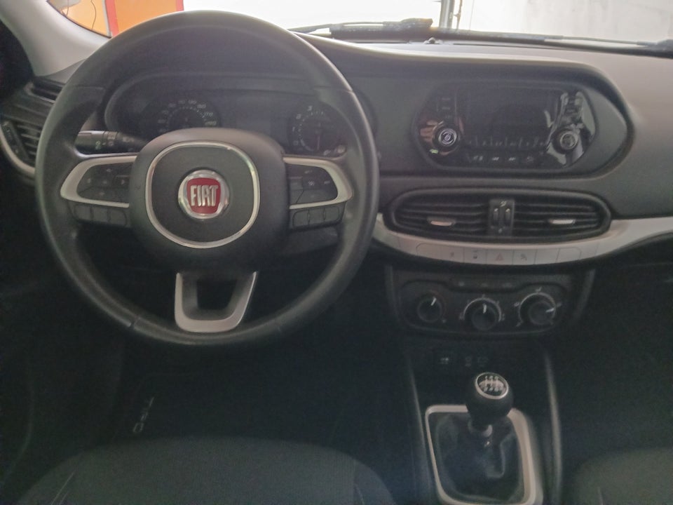 Fiat Tipo 1,4 16V Easy 5d