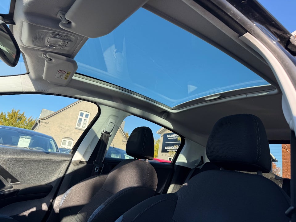 Peugeot 208 1,2 VTi Allure Sky 5d