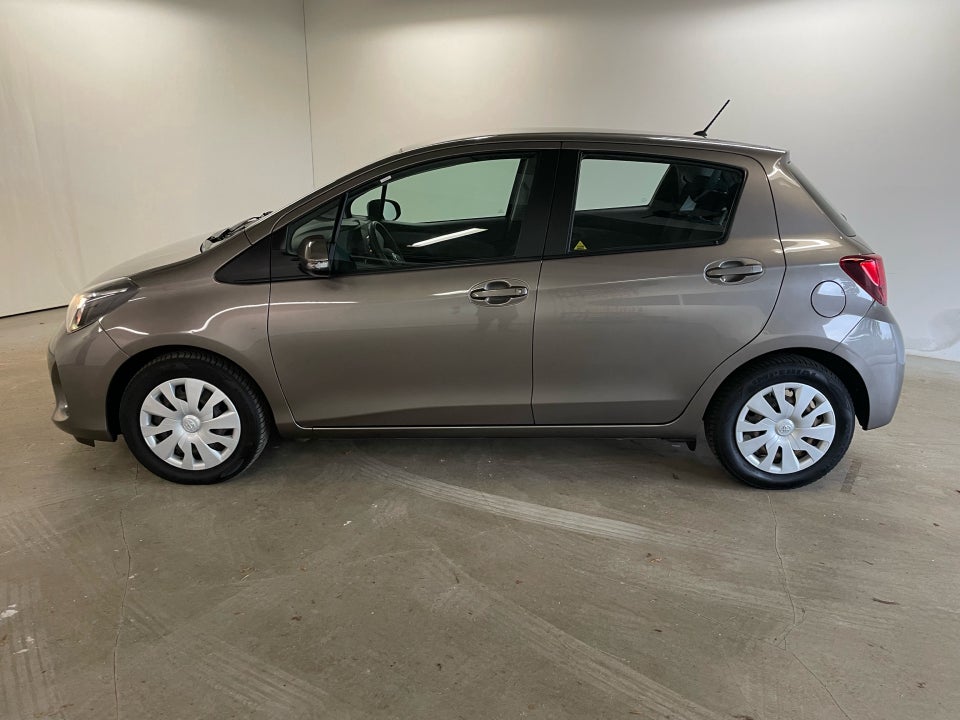 Toyota Yaris 1,0 VVT-i T2 5d