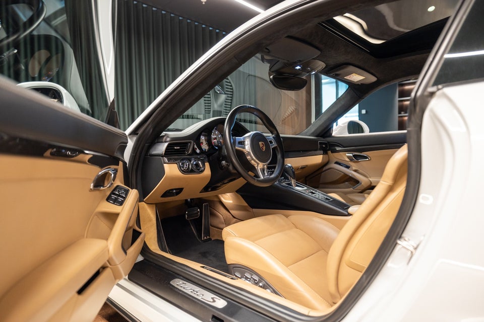 Porsche 911 Turbo S 3,8 Coupé PDK 2d