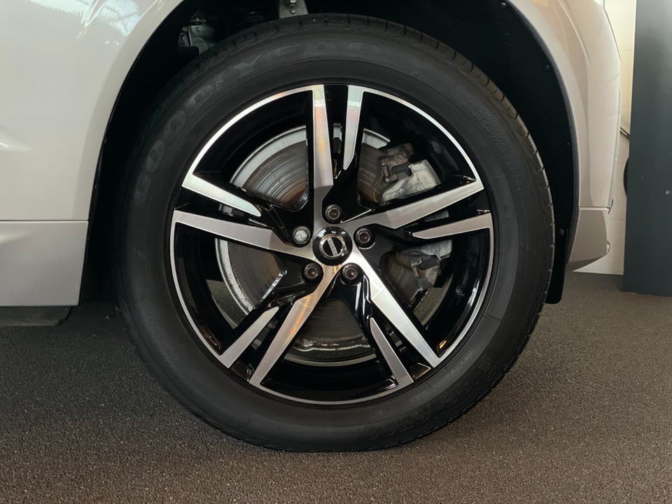 Volvo XC60 2,0 T8 ReCharge R-Design aut. AWD 5d