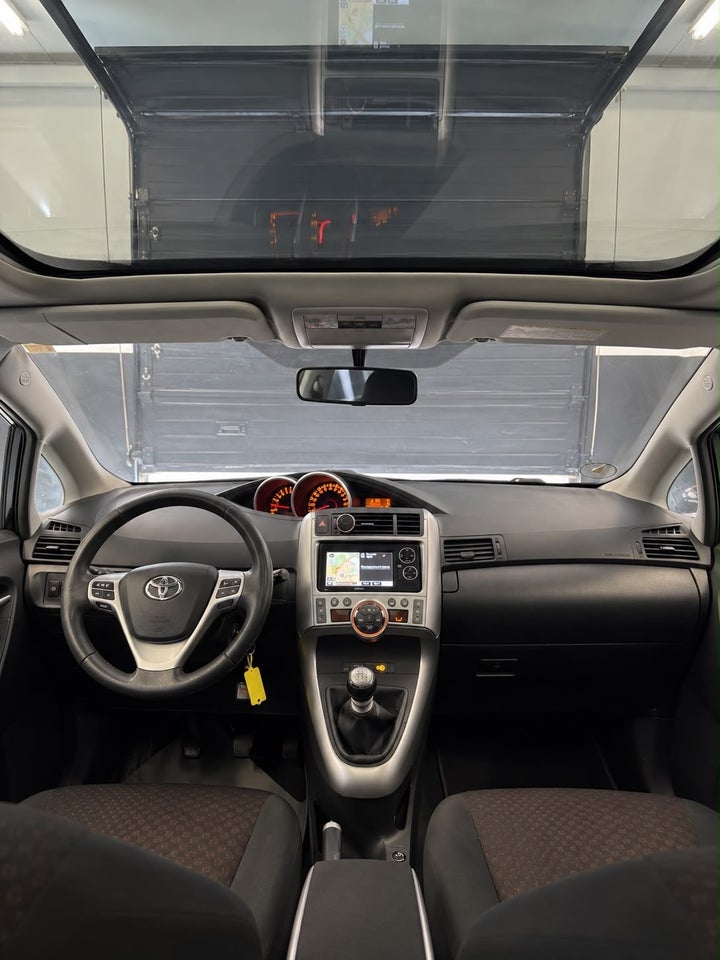 Toyota Verso 1,8 TX Skyview 7prs 5d
