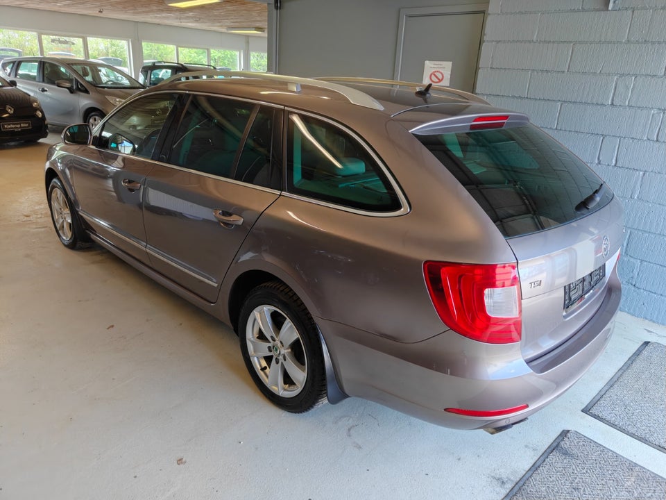 Skoda Superb 1,8 TSi 160 Elegance Combi 5d
