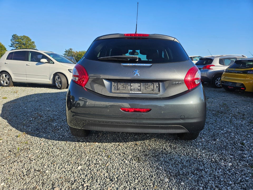 Peugeot 208 1,2 VTi Allure Sky 5d