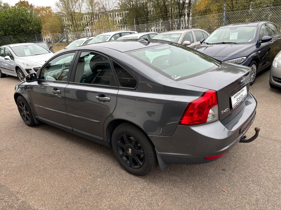 Volvo S40 1,8 Kinetic 4d