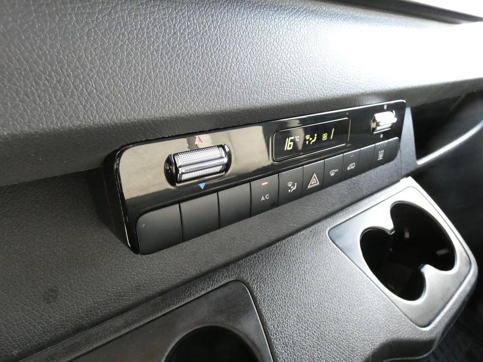 Mercedes Sprinter 319 2,0 CDi A2 Chassis aut. RWD 2d