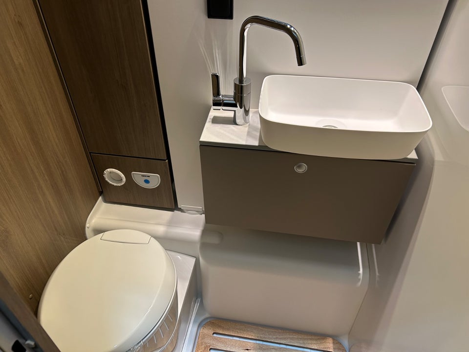 Carado T328 PRO+ 2,2 JTD 140 aut. 3d