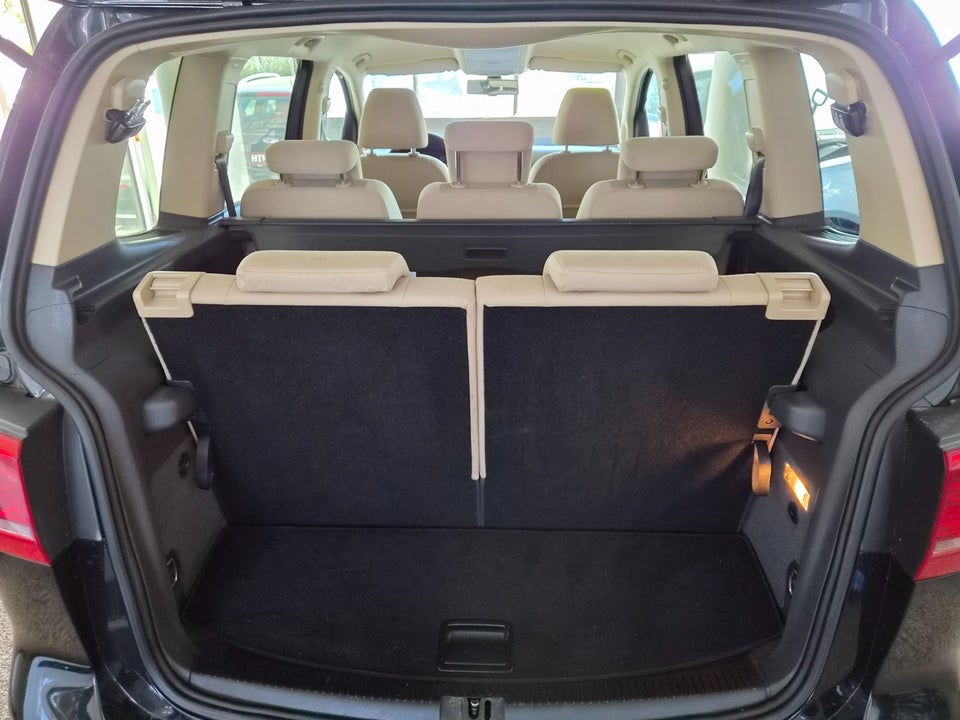 VW Touran 2,0 TDi 140 Comfortline DSG BMT 7prs 5d