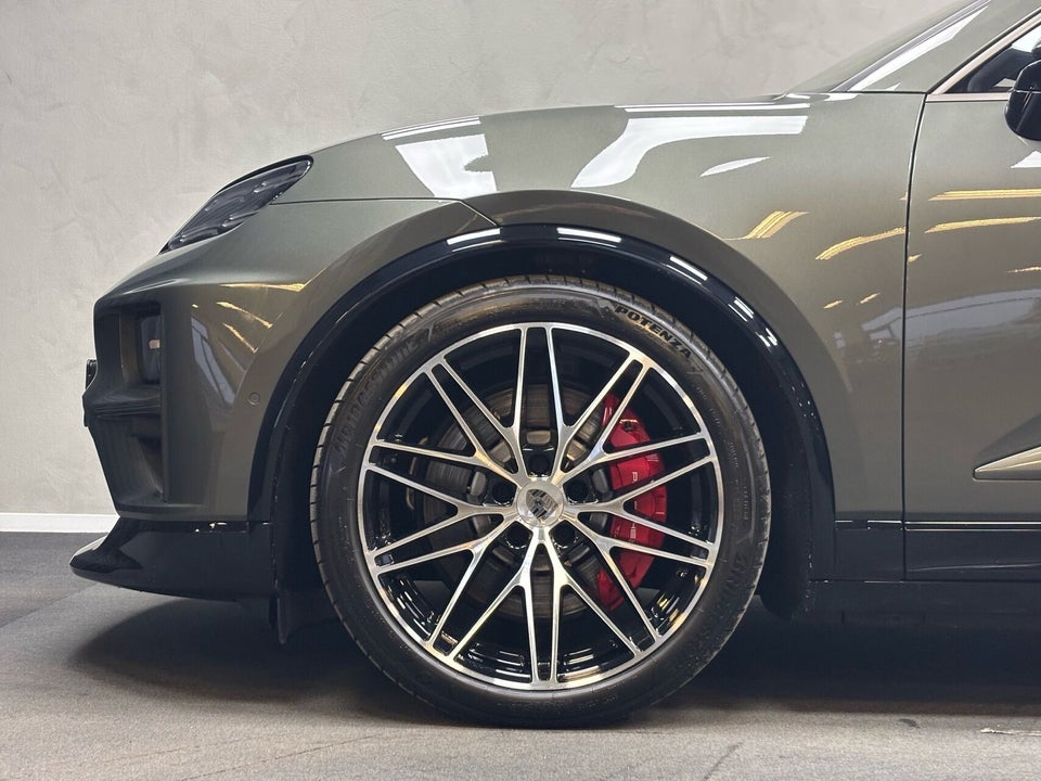 Porsche Macan Turbo 5d