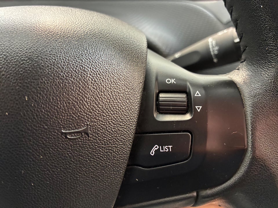 Peugeot 2008 1,2 e-THP 110 Style 5d