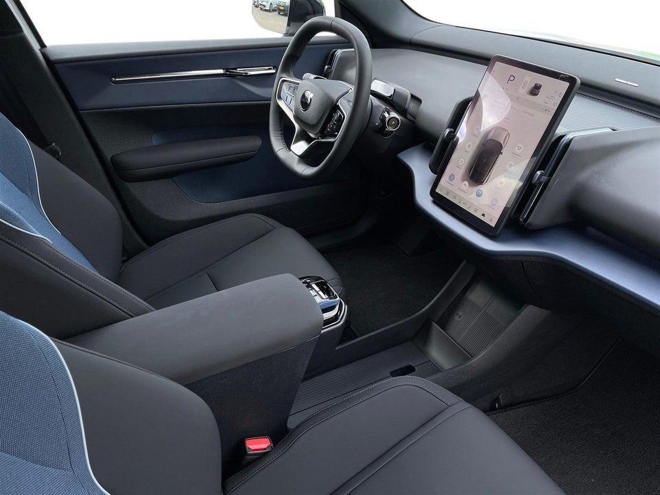 Volvo EX30 Extended Range Plus 5d