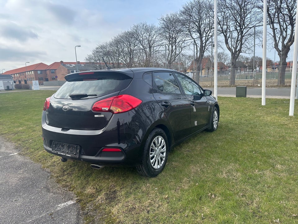 Kia Ceed 1,6 CRDi 128 Style+ Clim 5d