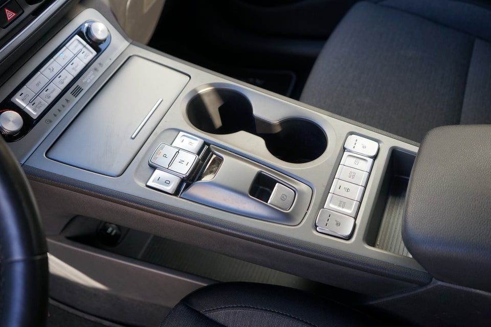 Hyundai Kona 64 EV Advanced Van 5d