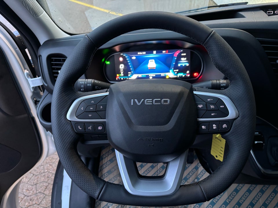 Iveco Daily 3,0 35S18 4100mm Box m/lift AG8