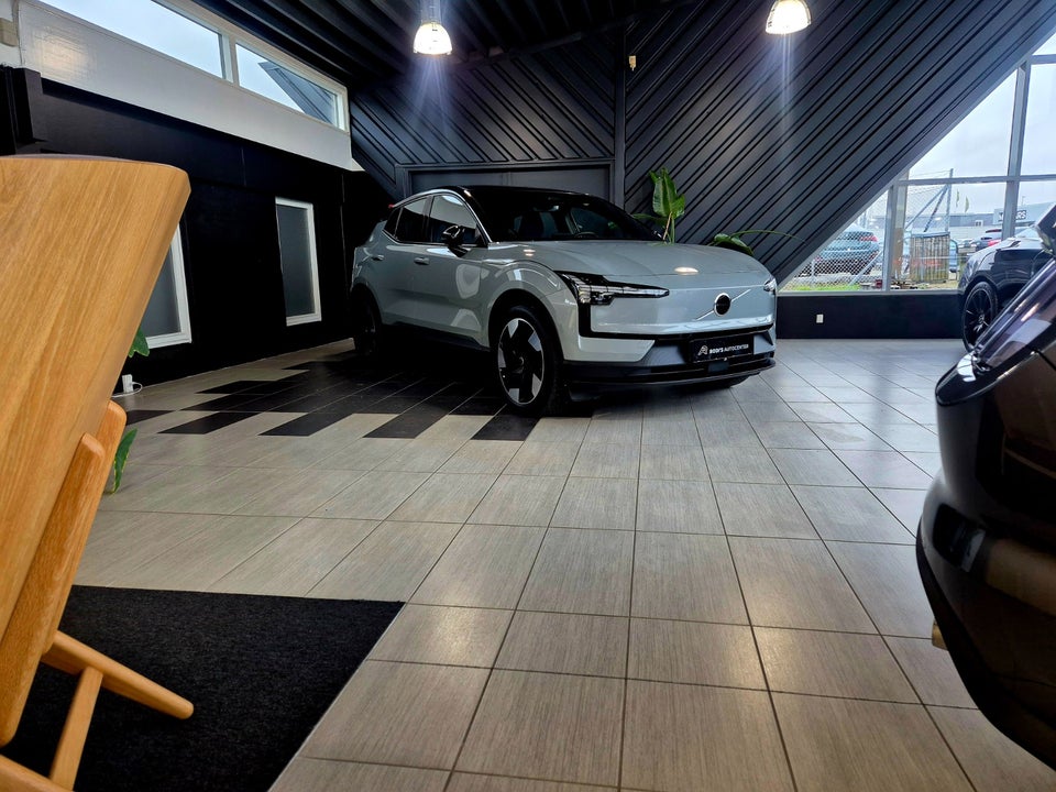 Volvo EX30 Extended Range Plus 5d