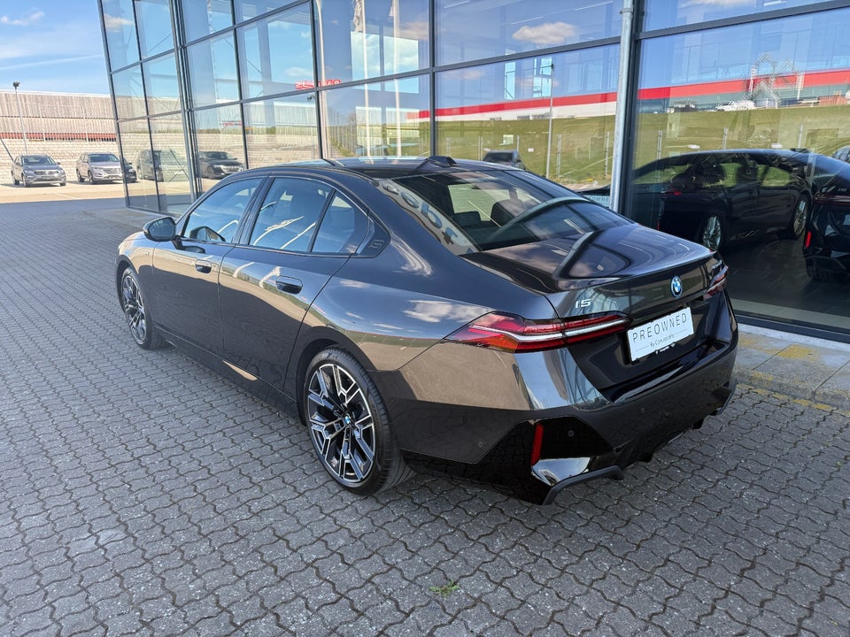 BMW i5 eDrive40 Fully Charged M-Sport 4d